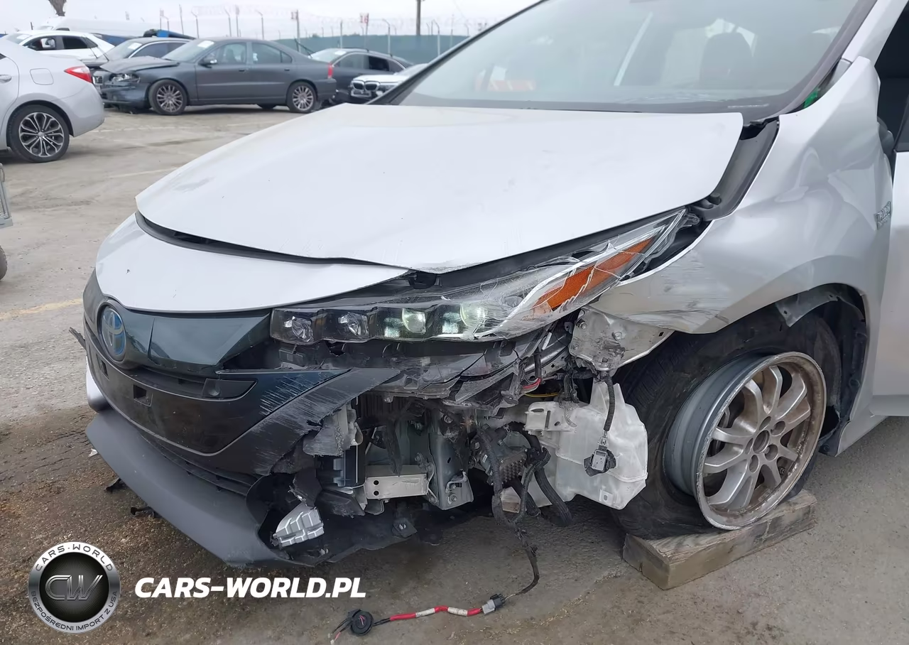 2021 Toyota Prius Prime Limited VIN:JTDKAMFP1M3187576 - 6