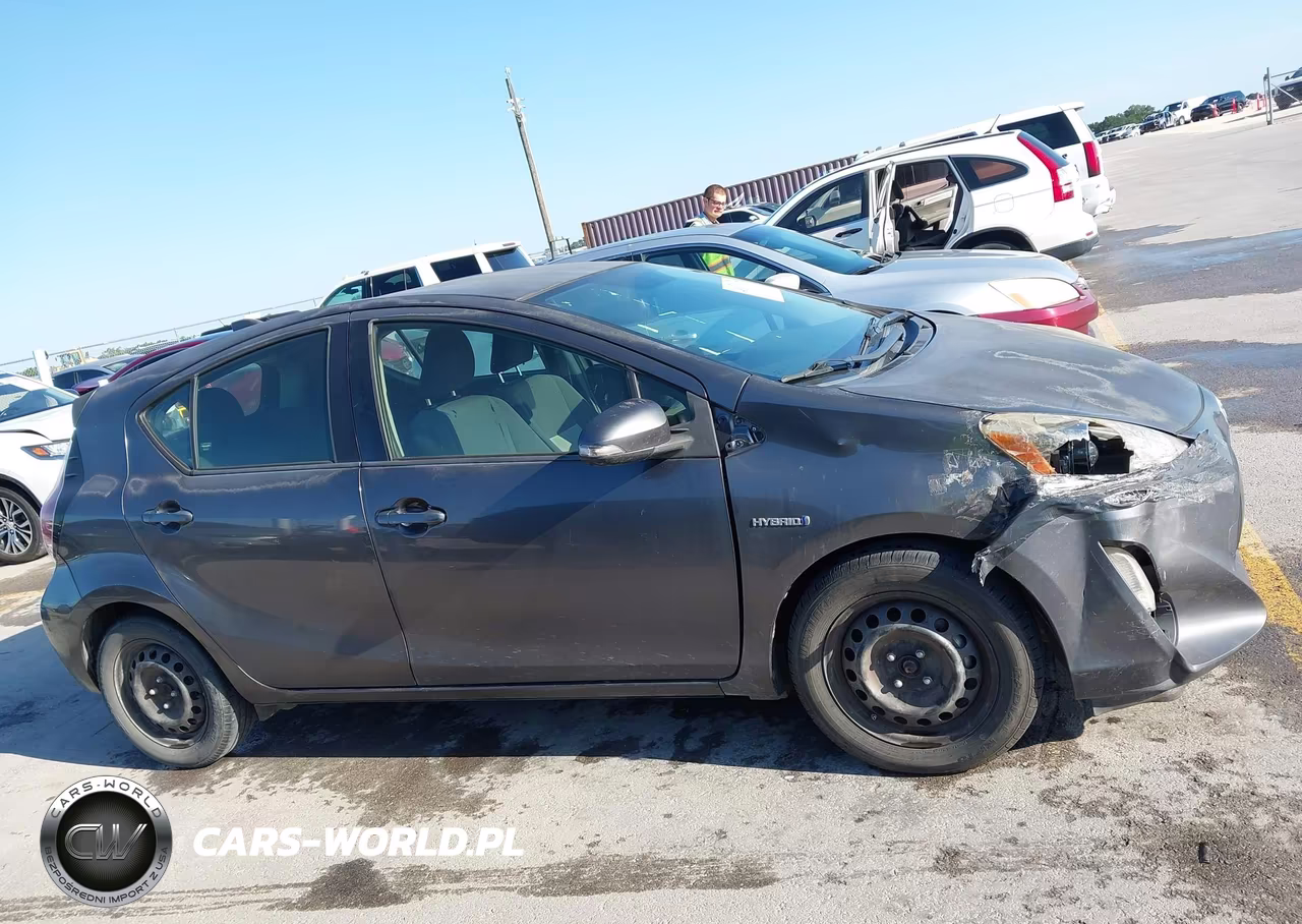 2015 Toyota Prius C Three VIN:JTDKDTB34F1586873 - 13