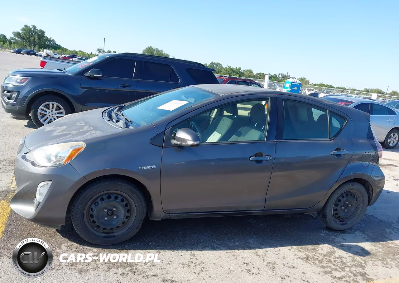 2015 Toyota Prius C Three VIN:JTDKDTB34F1586873 - 14