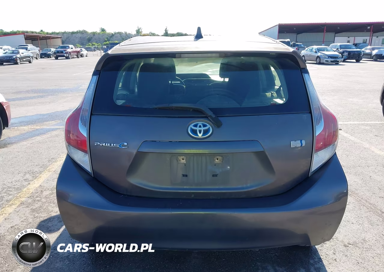 2015 Toyota Prius C Three VIN:JTDKDTB34F1586873 - 16