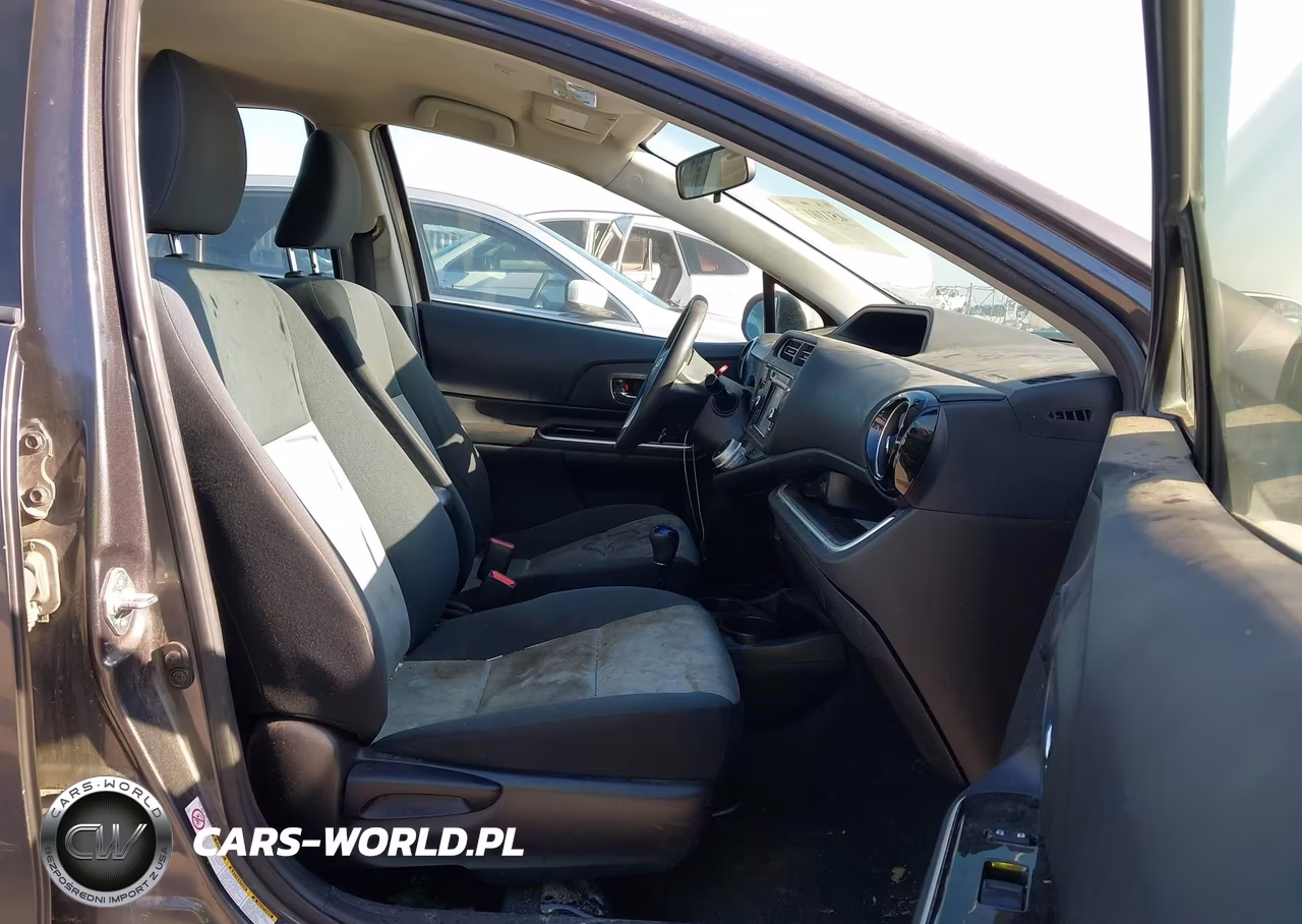 2015 Toyota Prius C Three VIN:JTDKDTB34F1586873 - 5