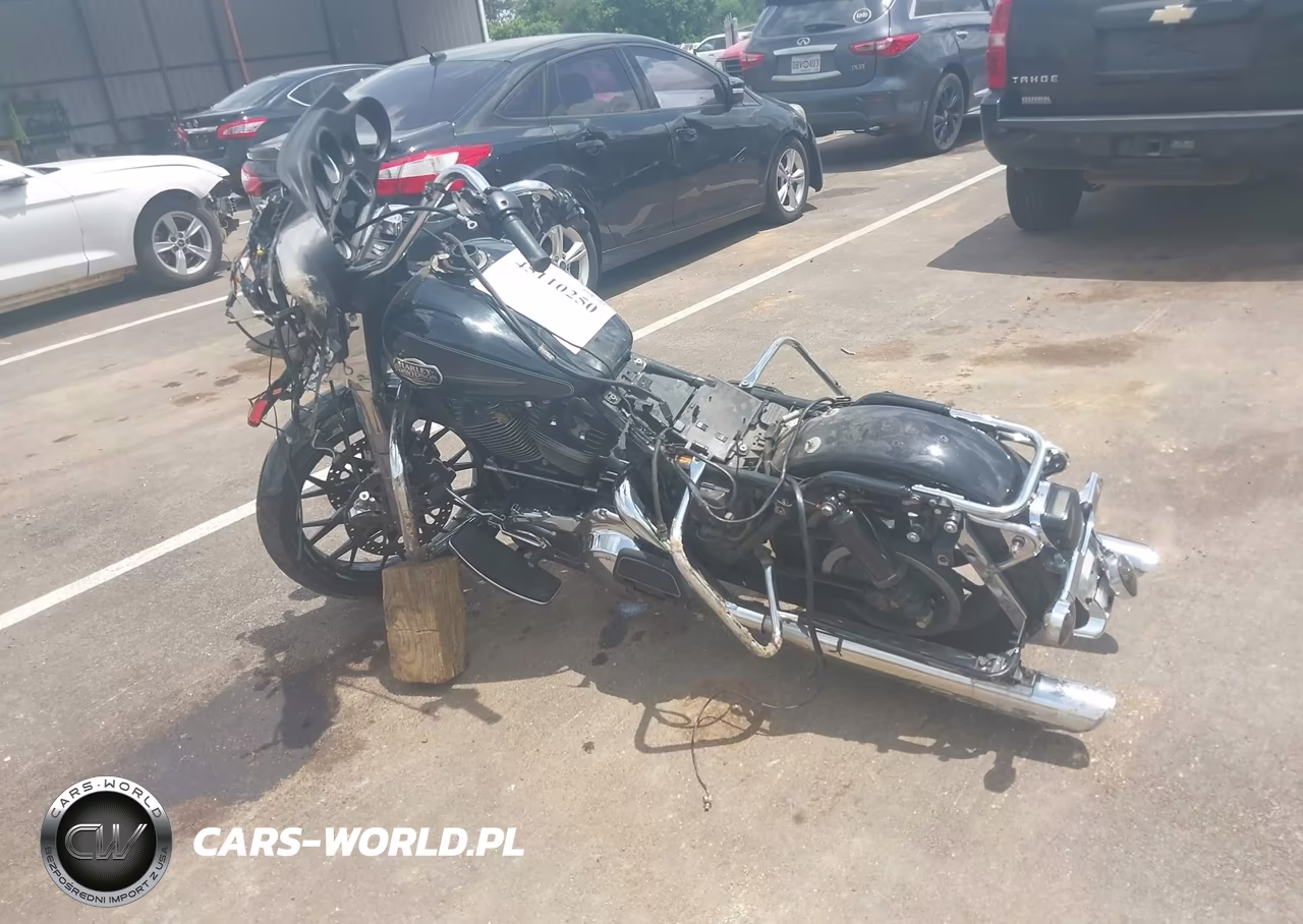 2008 Harley-Davidson Flhtcui VIN:1HD1FC4108Y654435 - 3