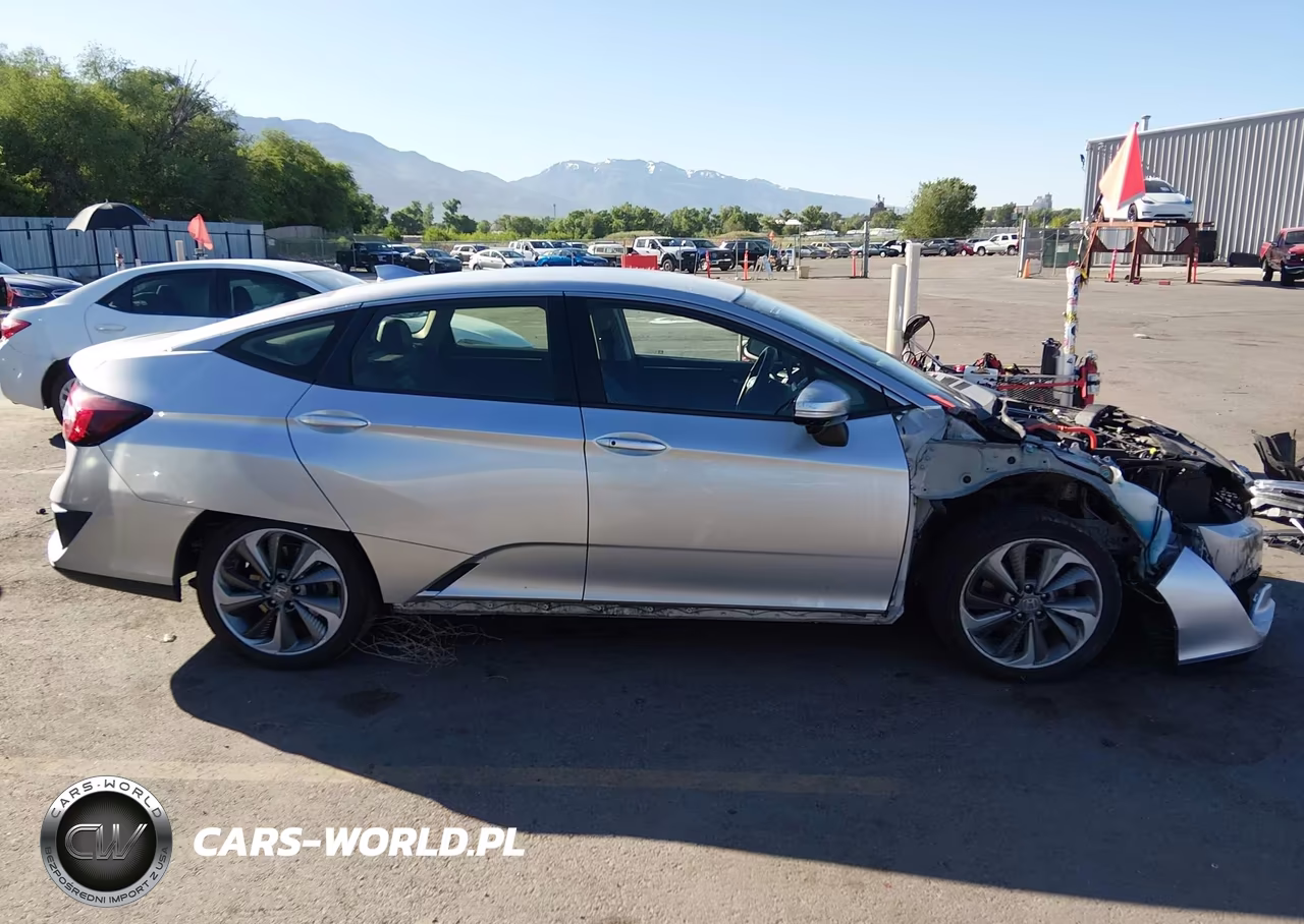 2018 Honda Clarity Plug-In Hybrid Touring VIN:JHMZC5F35JC013614 - 14