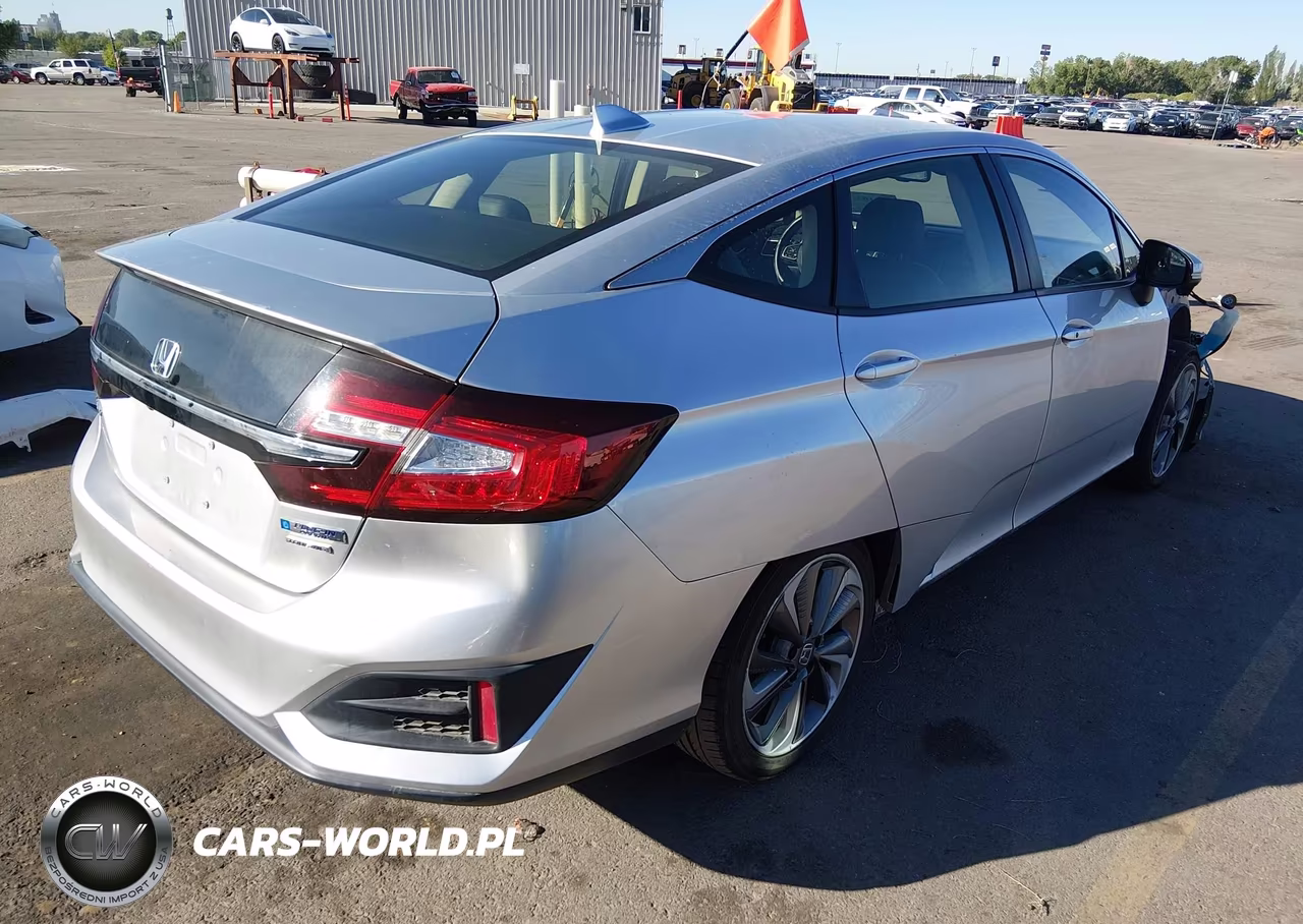 2018 Honda Clarity Plug-In Hybrid Touring VIN:JHMZC5F35JC013614 - 4
