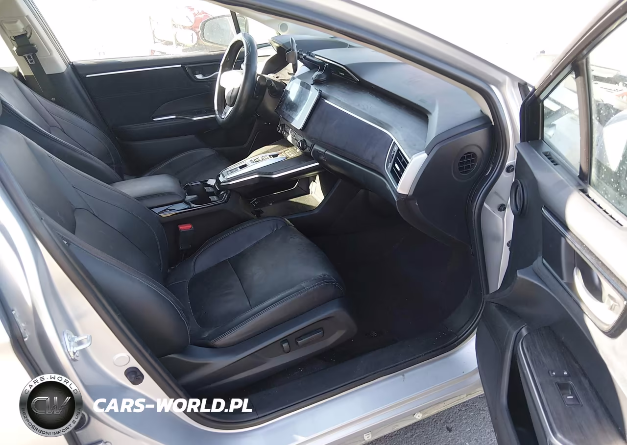 2018 Honda Clarity Plug-In Hybrid Touring VIN:JHMZC5F35JC013614 - 5