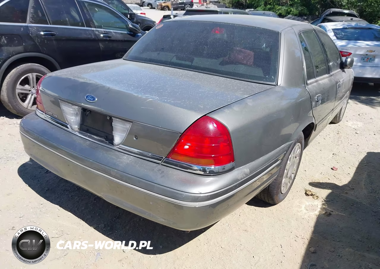 2003 Ford Crown Victoria Standard VIN:2FAFP73W53X149160 - 4