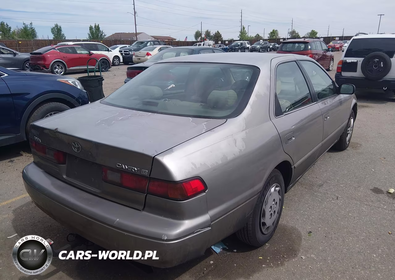 1999 Toyota Camry Le VIN:4T1BG22K5XU461496 - 4