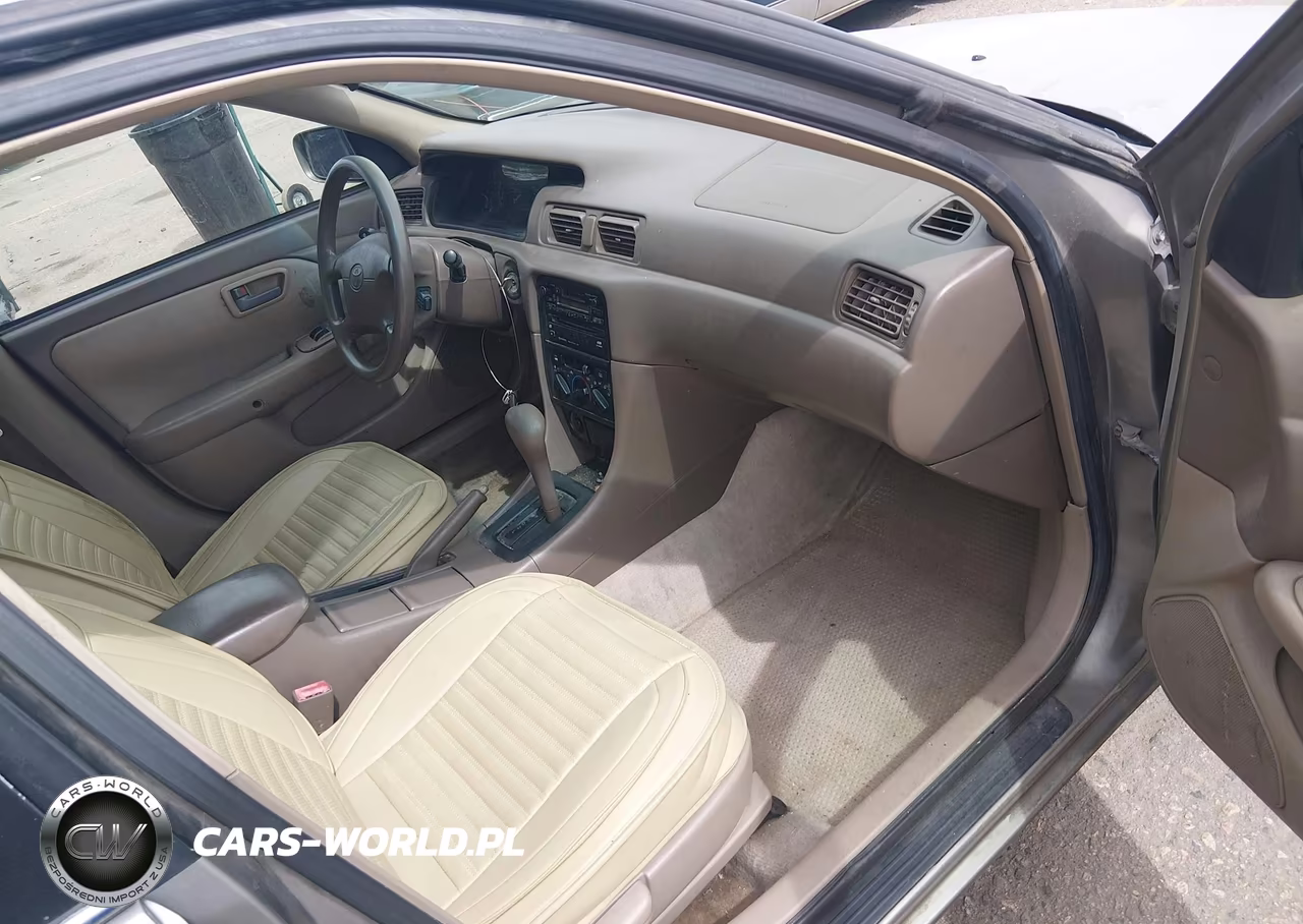 1999 Toyota Camry Le VIN:4T1BG22K5XU461496 - 5