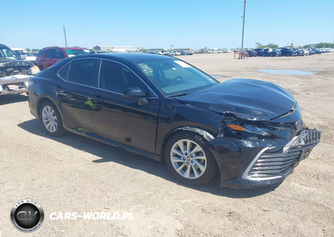 2022 Toyota Camry Le – zdjęcie 1 z 16