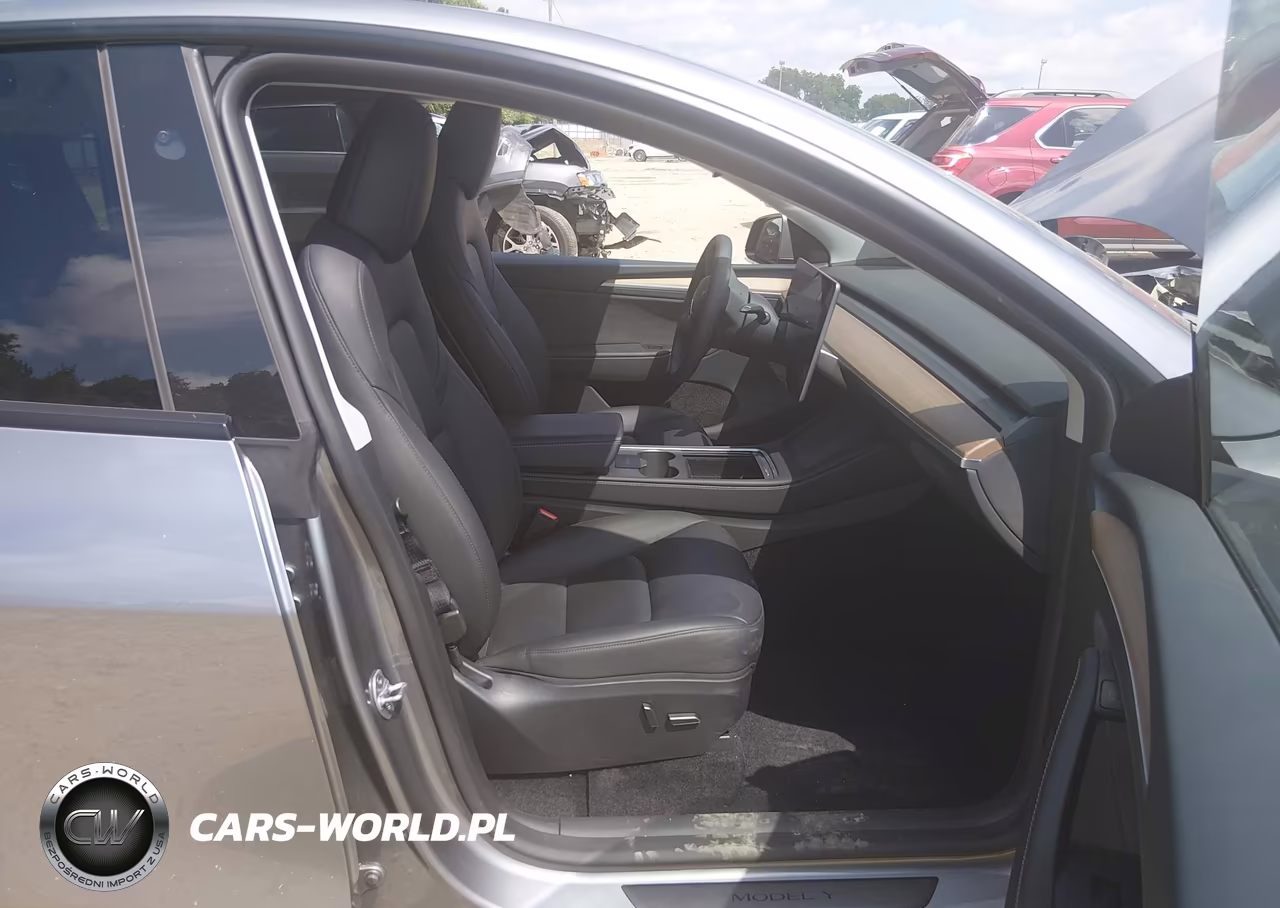 2025 Tesla Model Y Long Range Dual Motor Rear-Wheel Drive VIN:7SAYGDED9SA356792 - 5