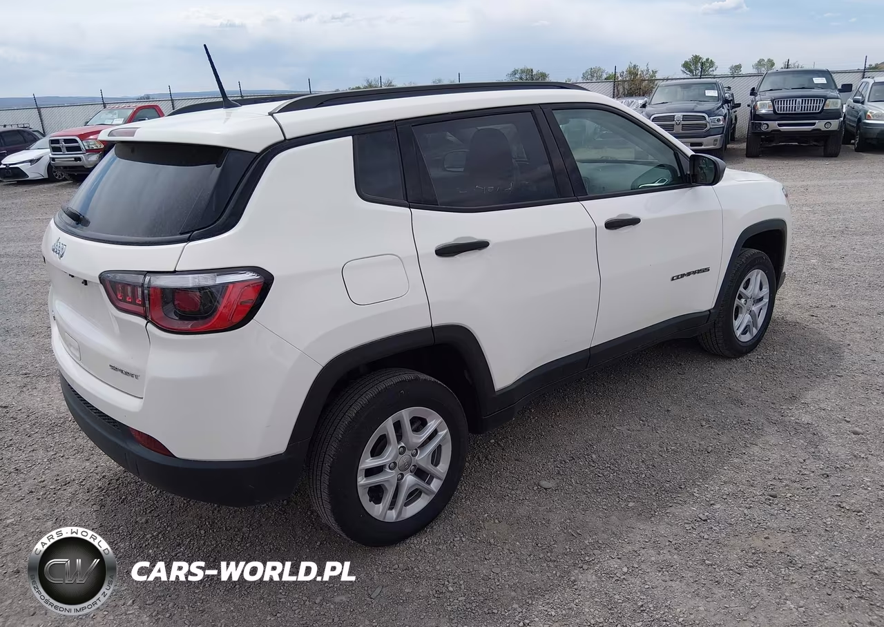 2018 Jeep Compass Sport 4X4 VIN:3C4NJDAB7JT392229 - 4