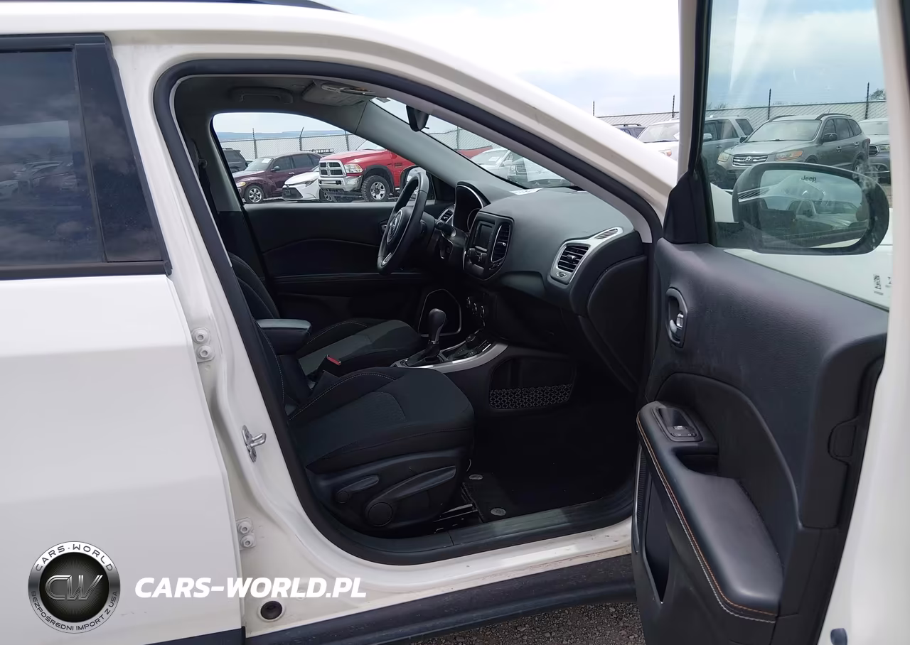 2018 Jeep Compass Sport 4X4 VIN:3C4NJDAB7JT392229 - 5