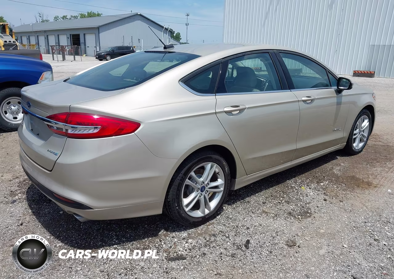 2018 Ford Fusion Hybrid S VIN:3FA6P0UUXJR100438 - 4