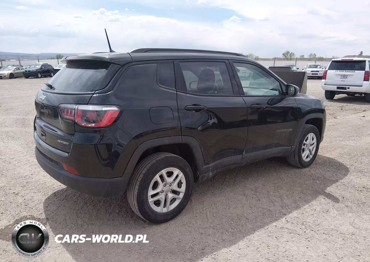 2018 Jeep Compass Sport VIN:3C4NJDAB5JT392228 - 4
