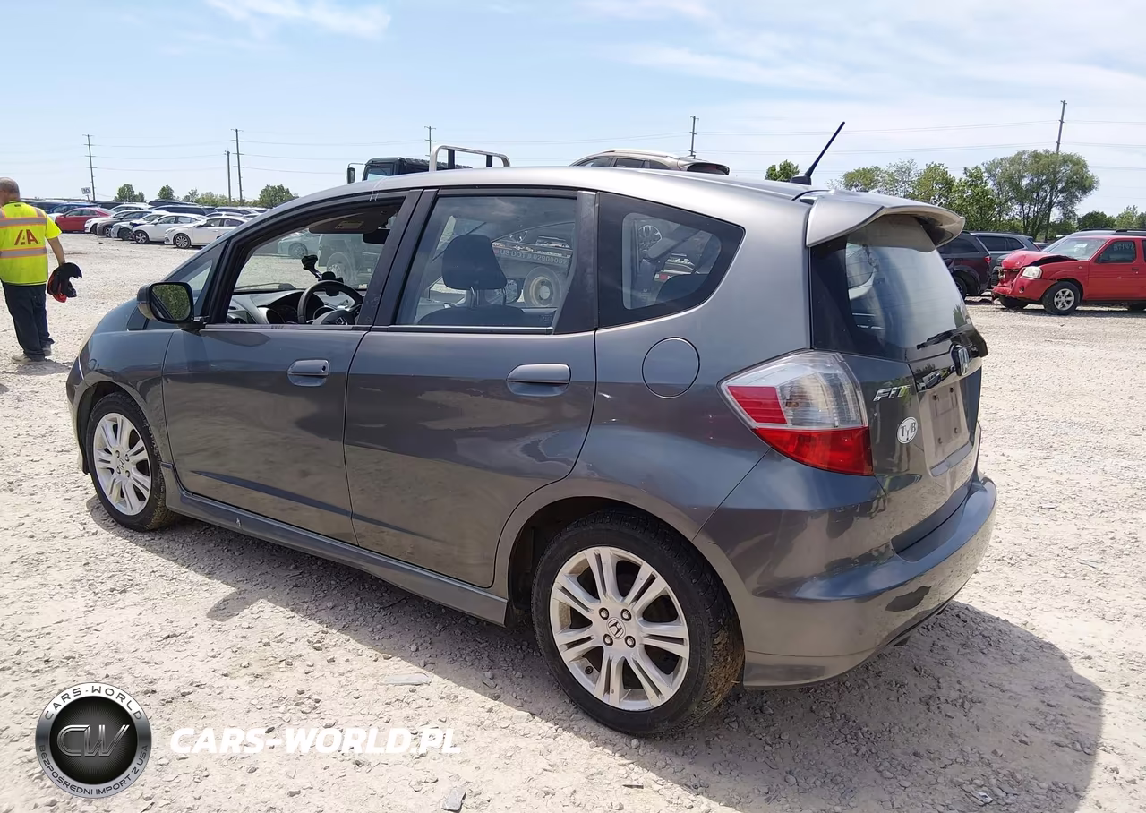2011 Honda Fit Sport VIN:JHMGE8H50BC000191 - 3