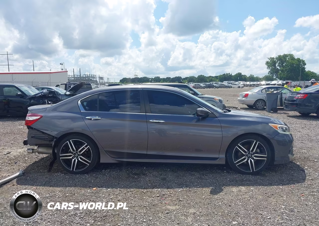 2017 Honda Accord Sport VIN:1HGCR2F55HA060512 - 14