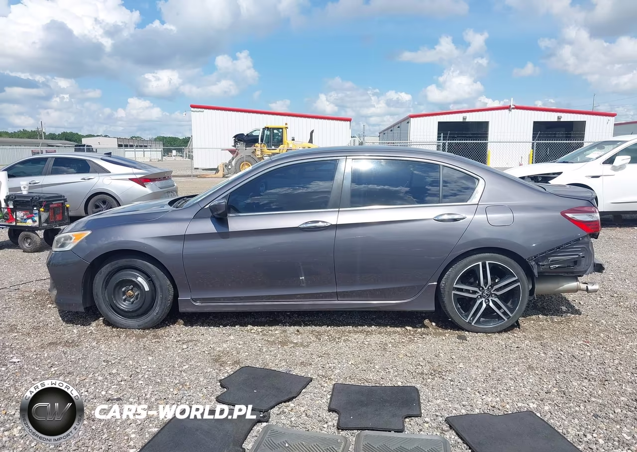 2017 Honda Accord Sport VIN:1HGCR2F55HA060512 - 15