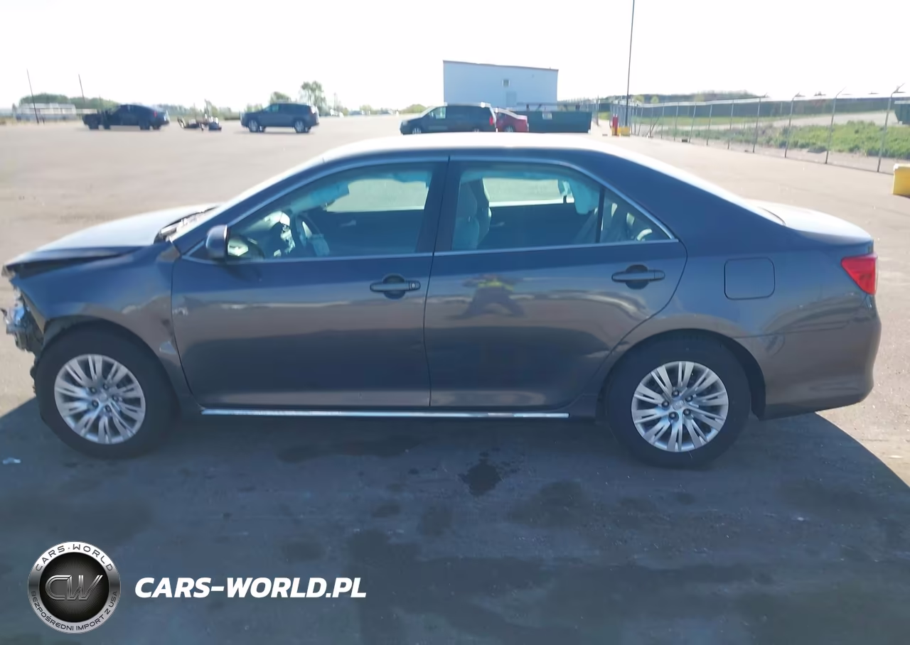 2014 Toyota Camry Le VIN:4T4BF1FK8ER425621 - 15