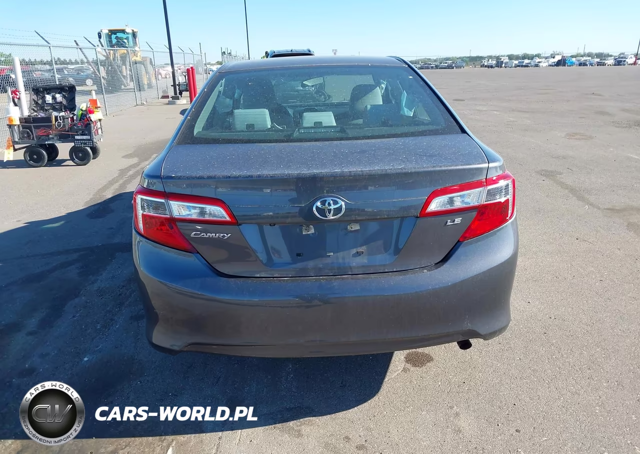 2014 Toyota Camry Le VIN:4T4BF1FK8ER425621 - 17
