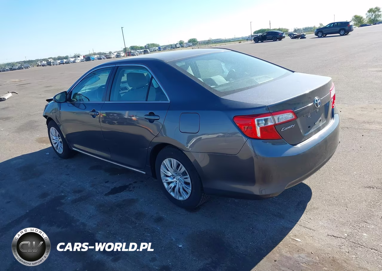 2014 Toyota Camry Le VIN:4T4BF1FK8ER425621 - 3