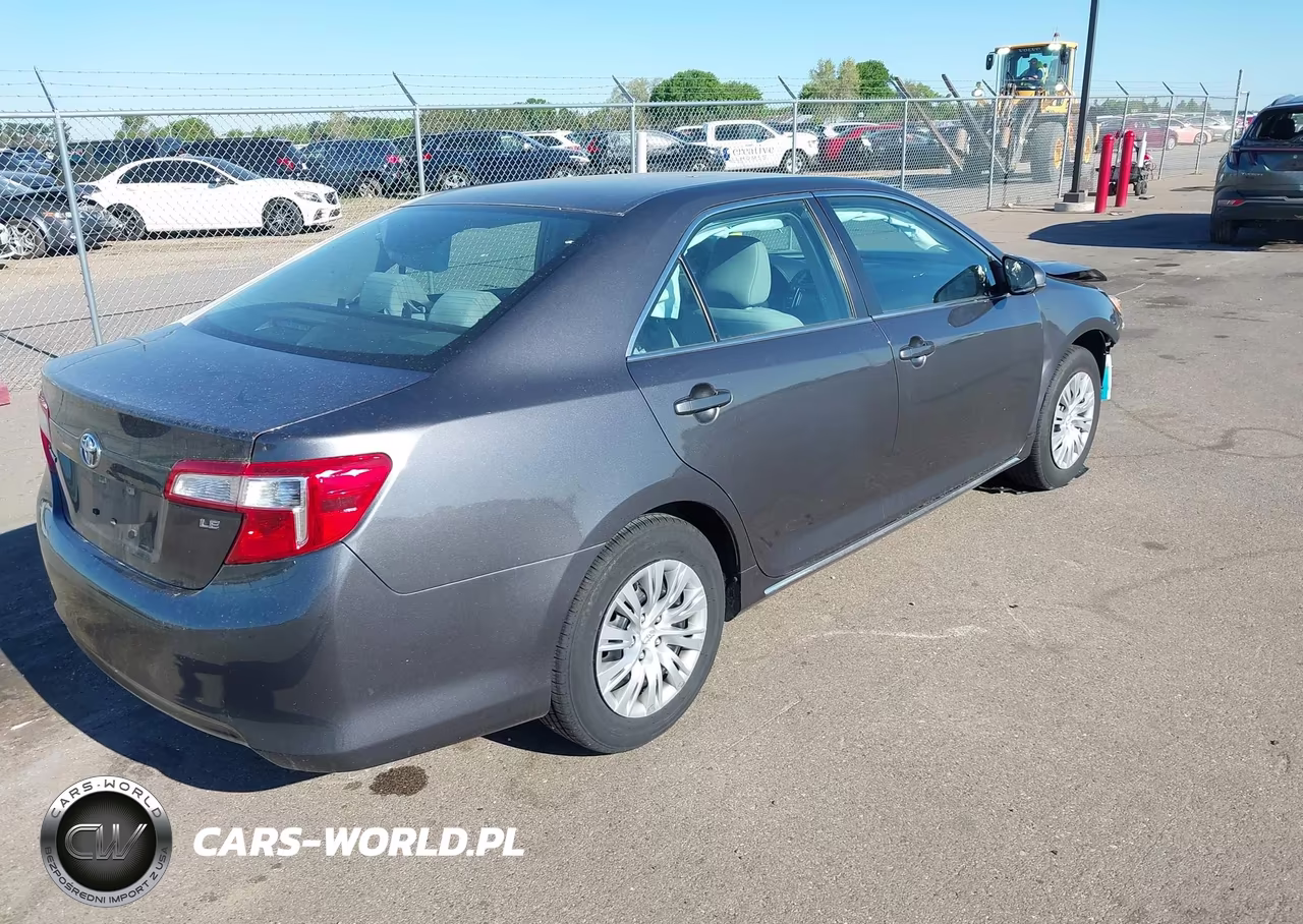 2014 Toyota Camry Le VIN:4T4BF1FK8ER425621 - 4
