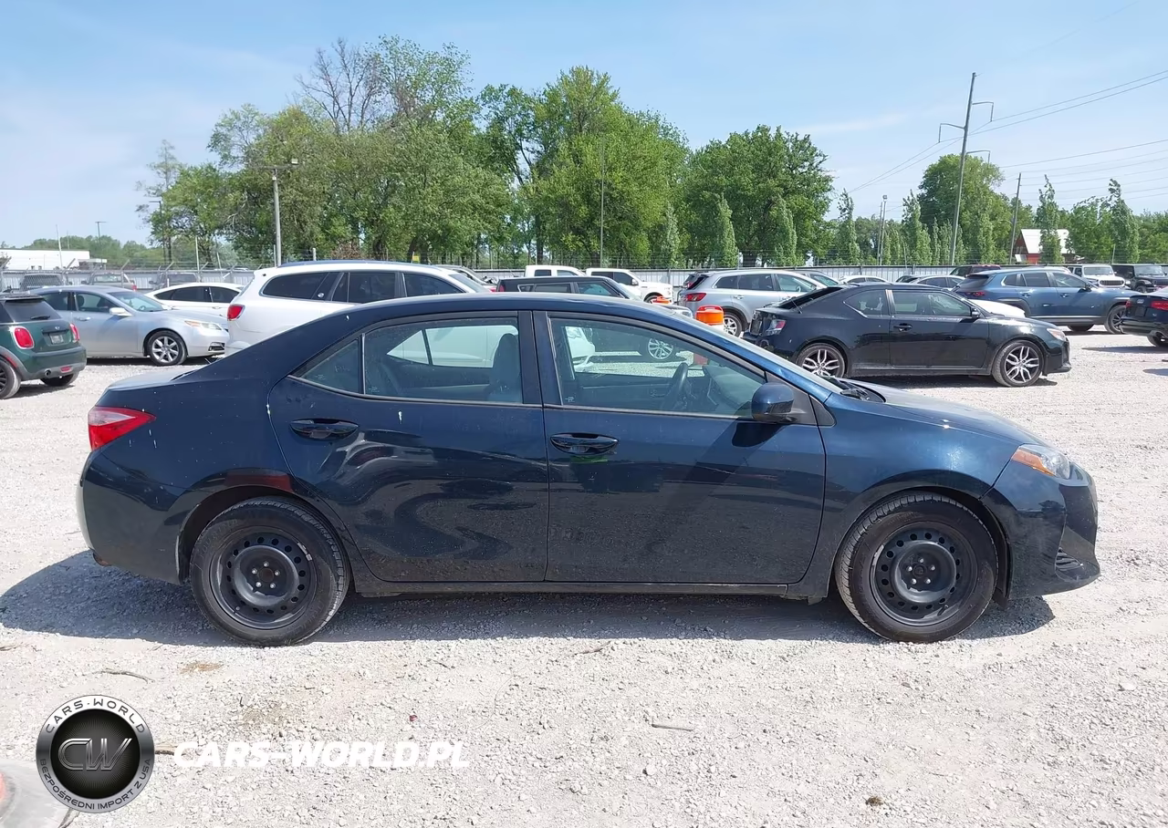 2018 Toyota Corolla Le VIN:2T1BURHEXJC975646 - 14
