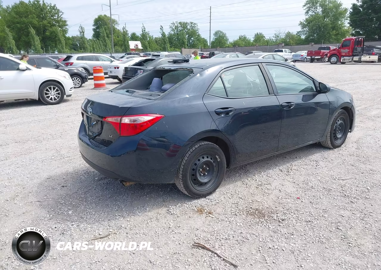 2018 Toyota Corolla Le VIN:2T1BURHEXJC975646 - 4