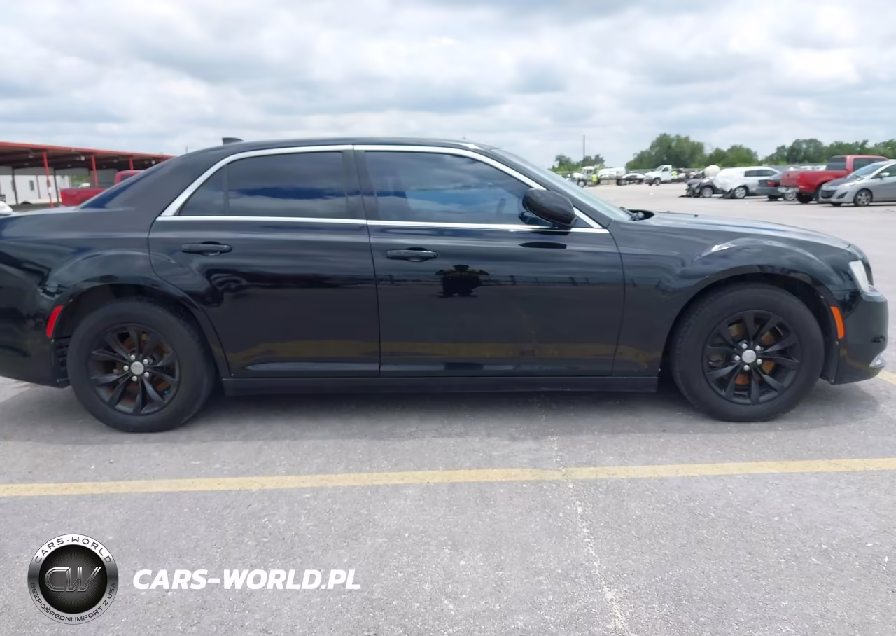 2015 Chrysler 300 Limited VIN:2C3CCAAG9FH792437 - 13