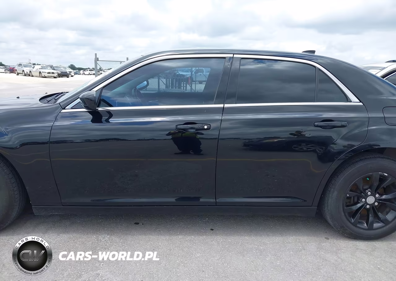 2015 Chrysler 300 Limited VIN:2C3CCAAG9FH792437 - 14