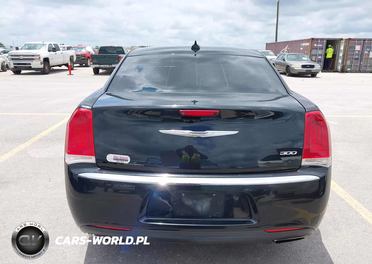 2015 Chrysler 300 Limited VIN:2C3CCAAG9FH792437 - 16