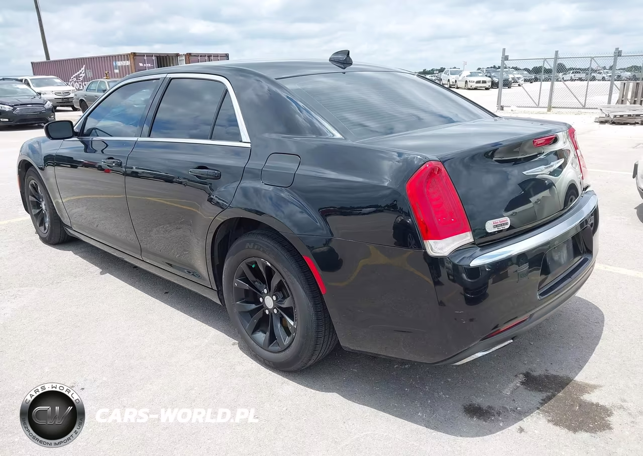 2015 Chrysler 300 Limited VIN:2C3CCAAG9FH792437 - 3
