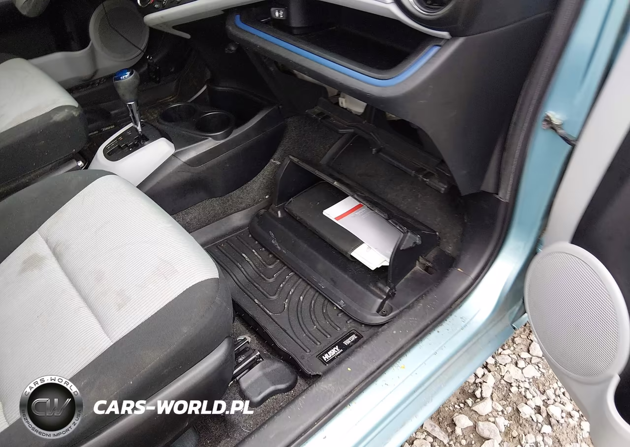 2012 Toyota Prius C Three VIN:JTDKDTB35C1031281 - 13