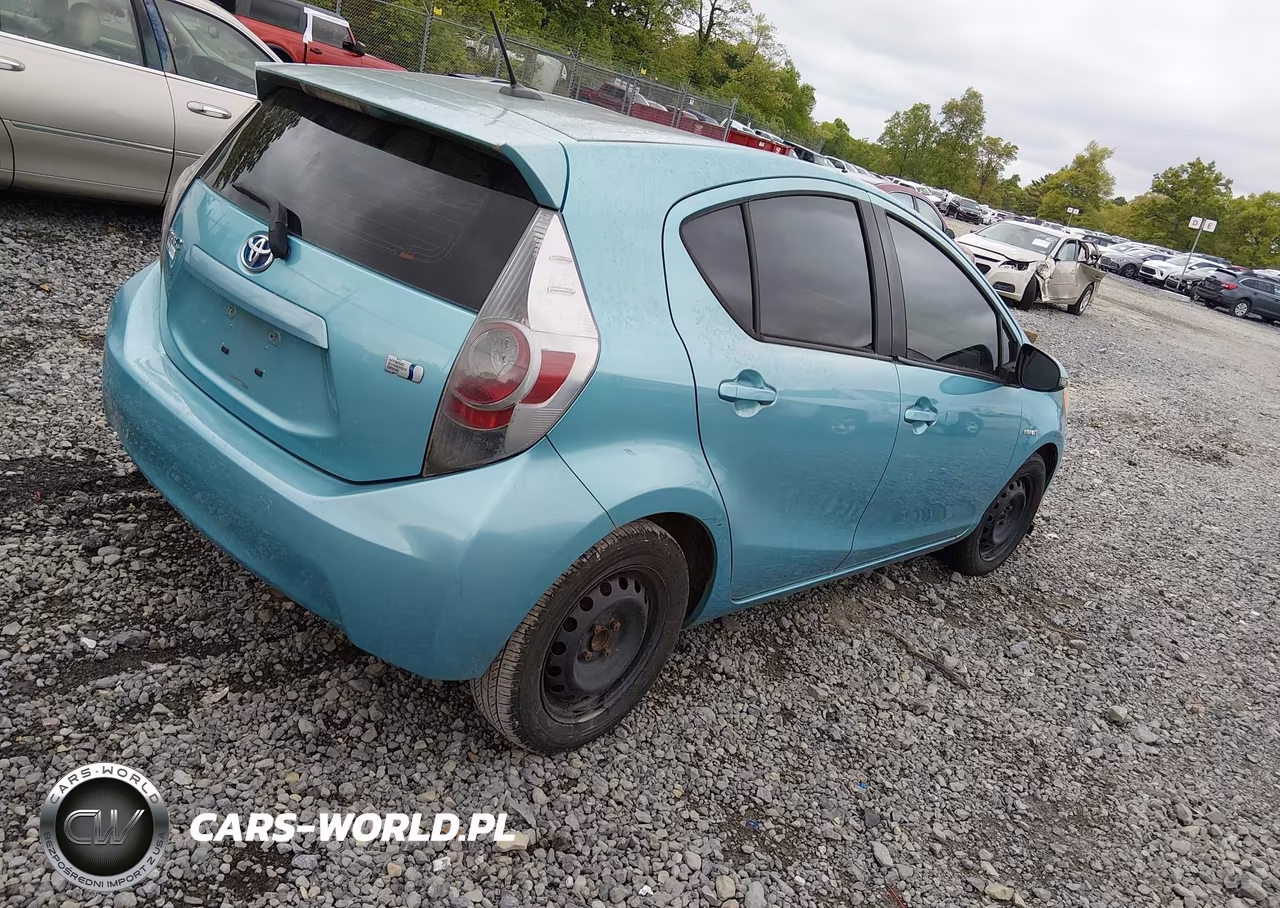 2012 Toyota Prius C Three VIN:JTDKDTB35C1031281 - 4