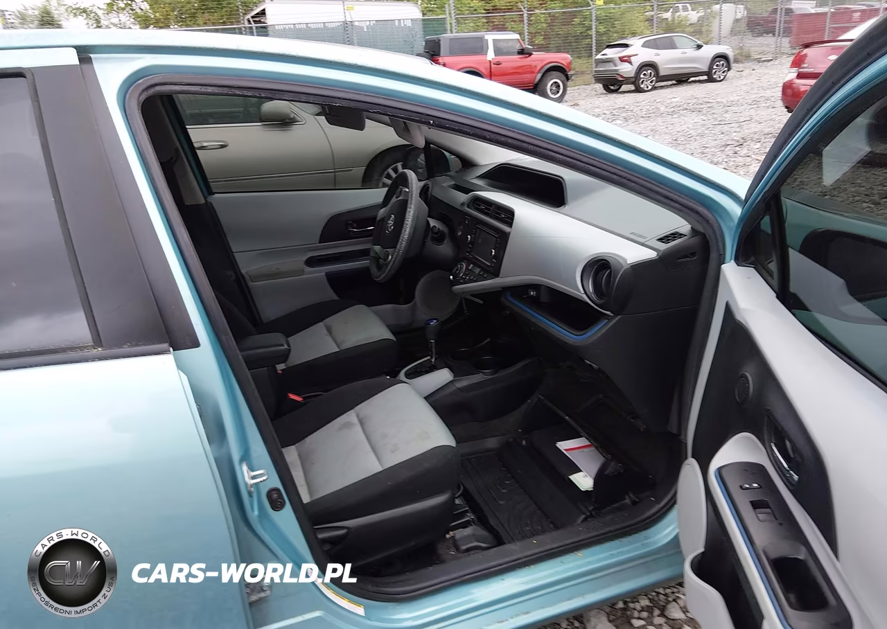 2012 Toyota Prius C Three VIN:JTDKDTB35C1031281 - 5