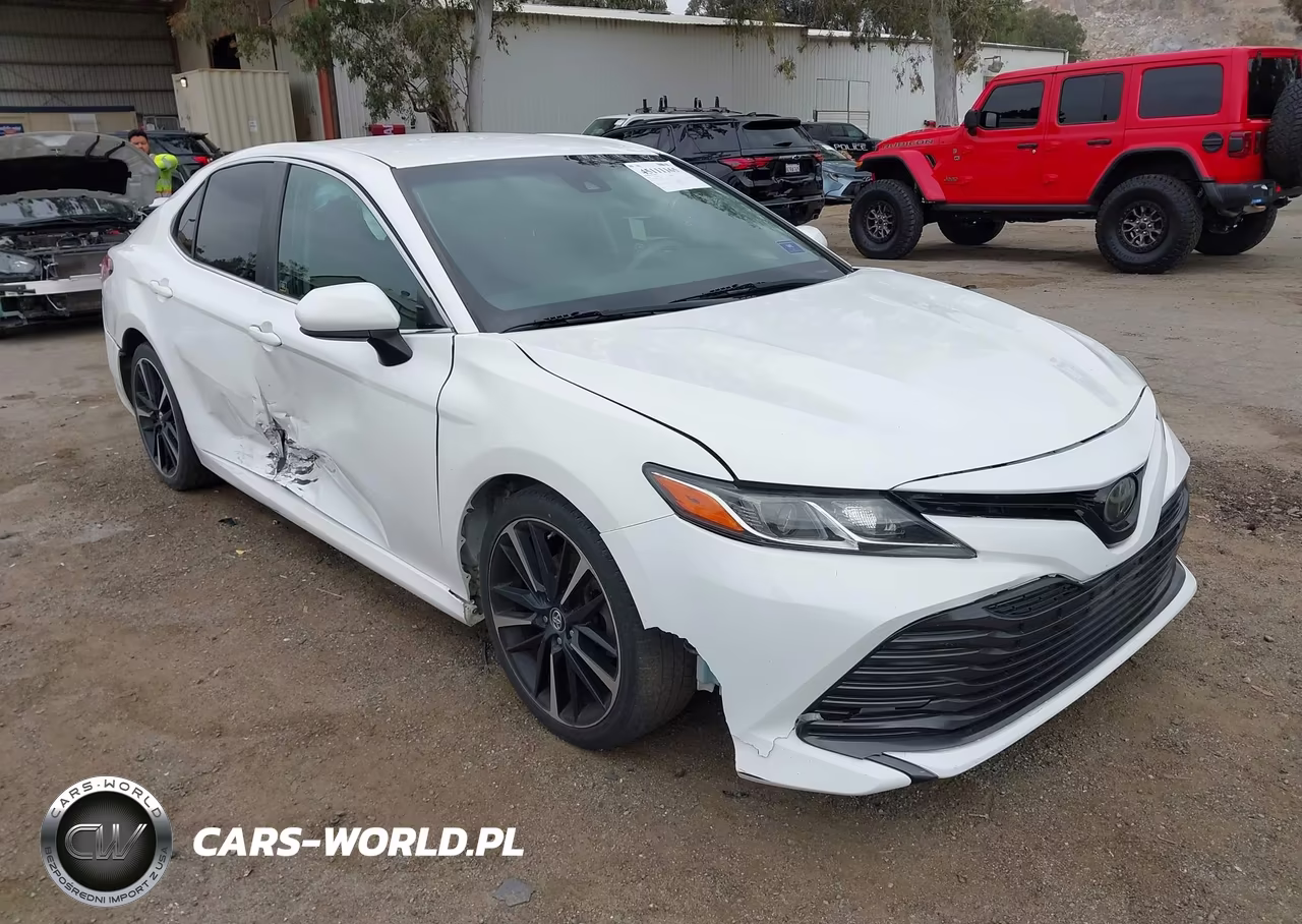2018 Toyota Camry Le – zdjęcie 1 z 18
