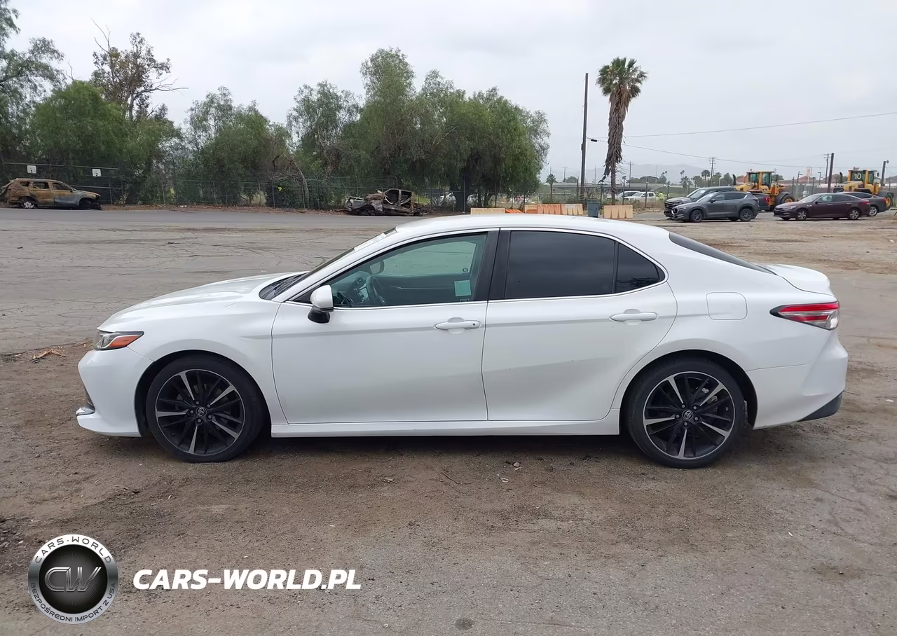 2018 Toyota Camry Le VIN:4T1B11HK6JU584380 - 14