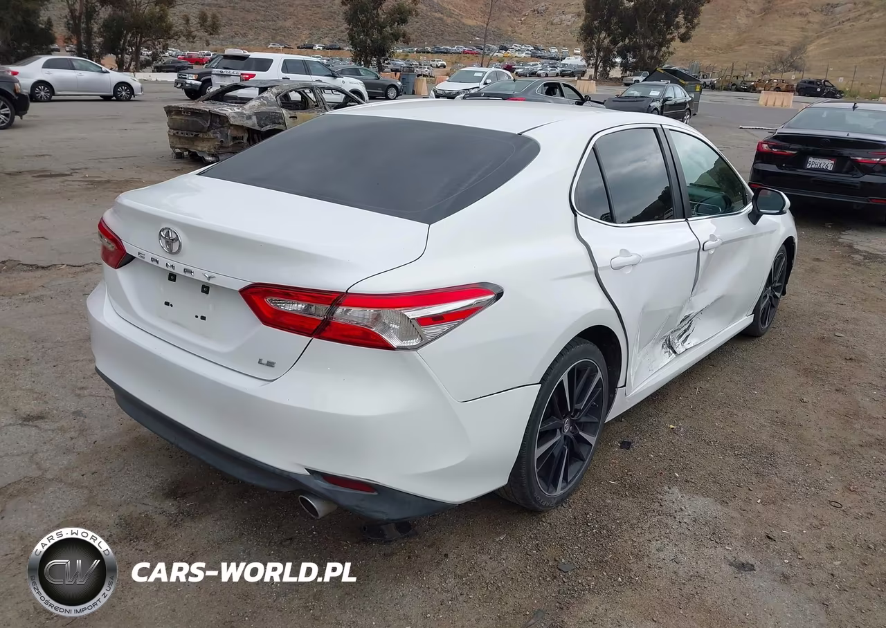 2018 Toyota Camry Le VIN:4T1B11HK6JU584380 - 4