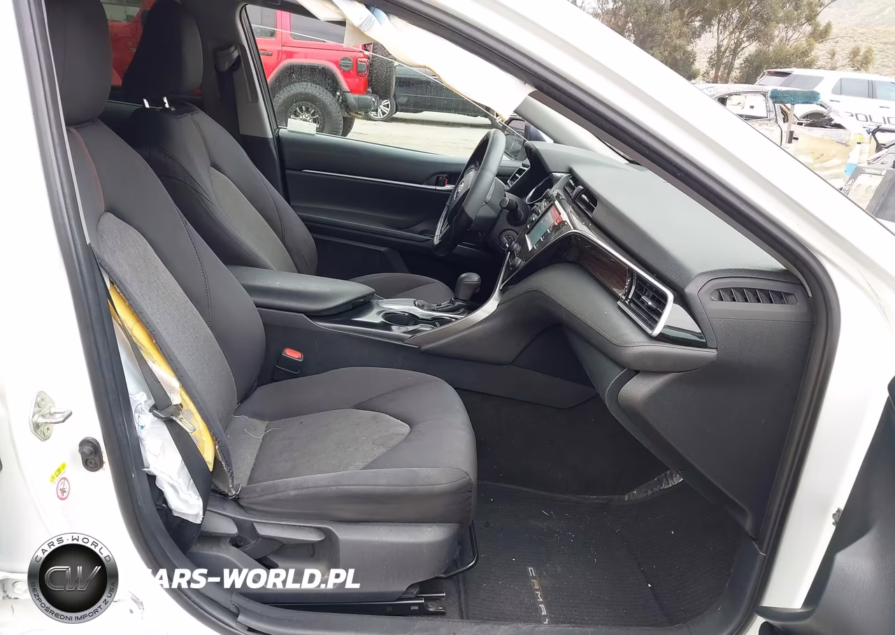 2018 Toyota Camry Le VIN:4T1B11HK6JU584380 - 5