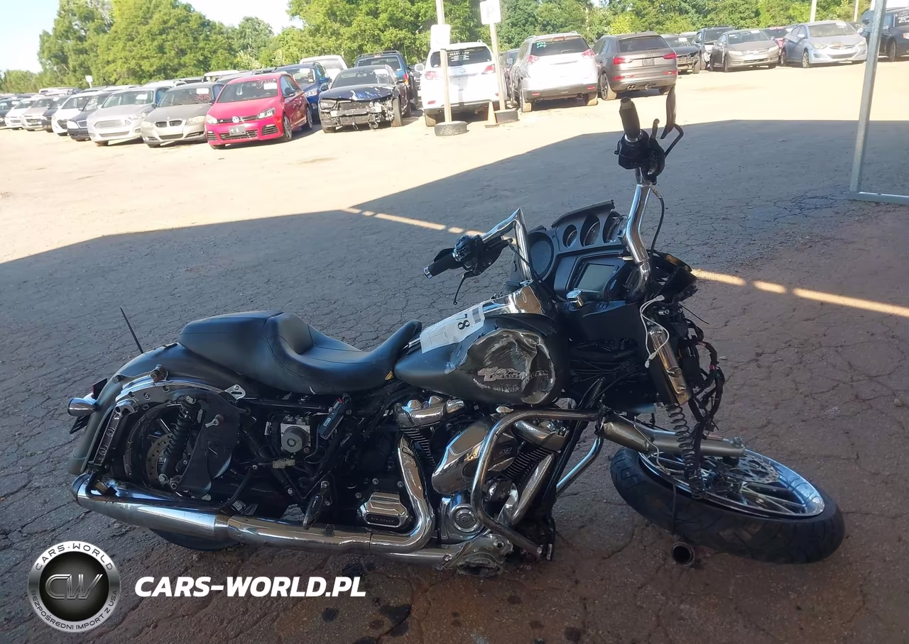 2018 Harley-Davidson Flhx Street Glide VIN:1HD1KBC13JB625737 - 11