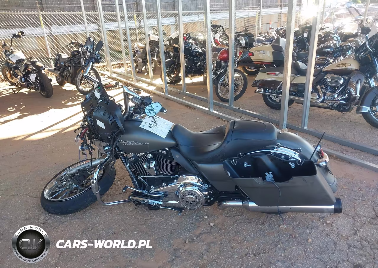 2018 Harley-Davidson Flhx Street Glide VIN:1HD1KBC13JB625737 - 12