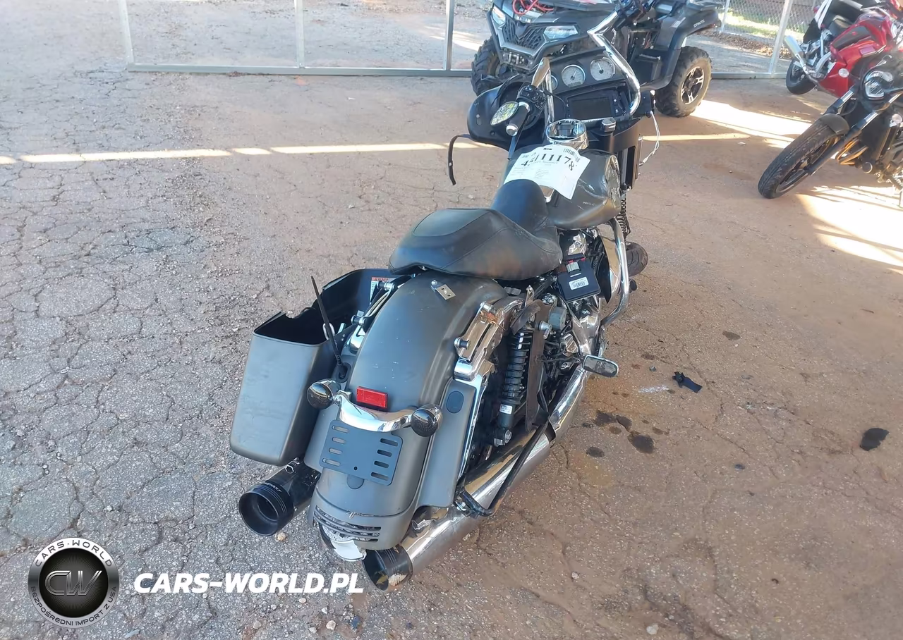 2018 Harley-Davidson Flhx Street Glide VIN:1HD1KBC13JB625737 - 4