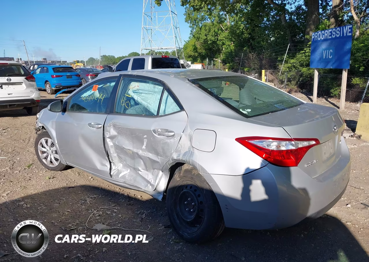 2015 Toyota Corolla Le VIN:5YFBURHE4FP318154 - 3
