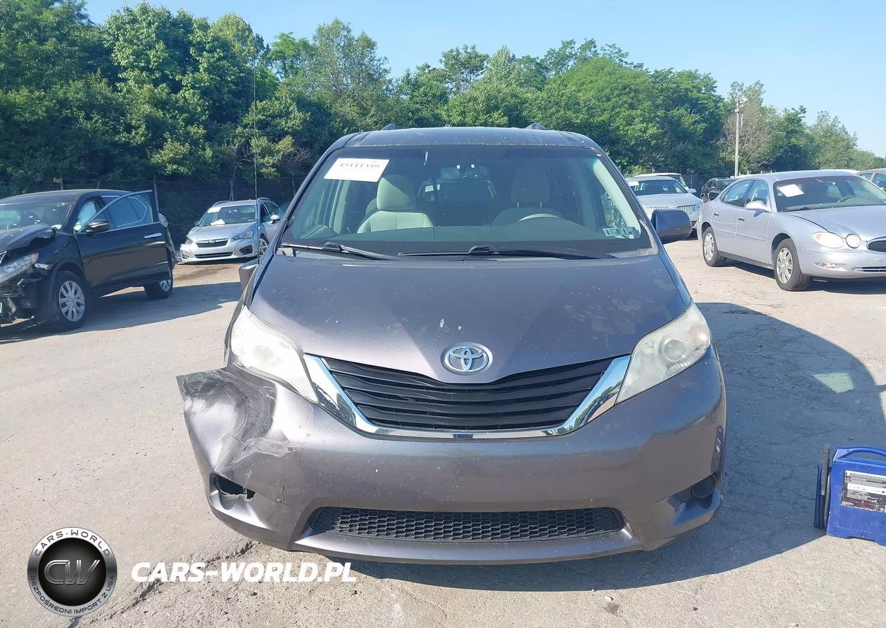 2011 Toyota Sienna Le VIN:5TDJK3DC8BS009033 - 13