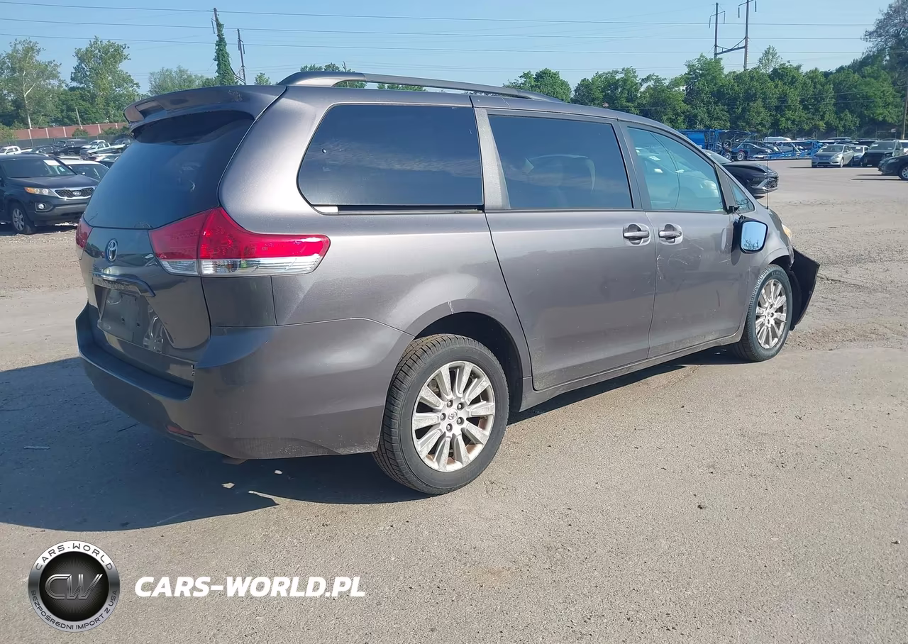2011 Toyota Sienna Le VIN:5TDJK3DC8BS009033 - 4