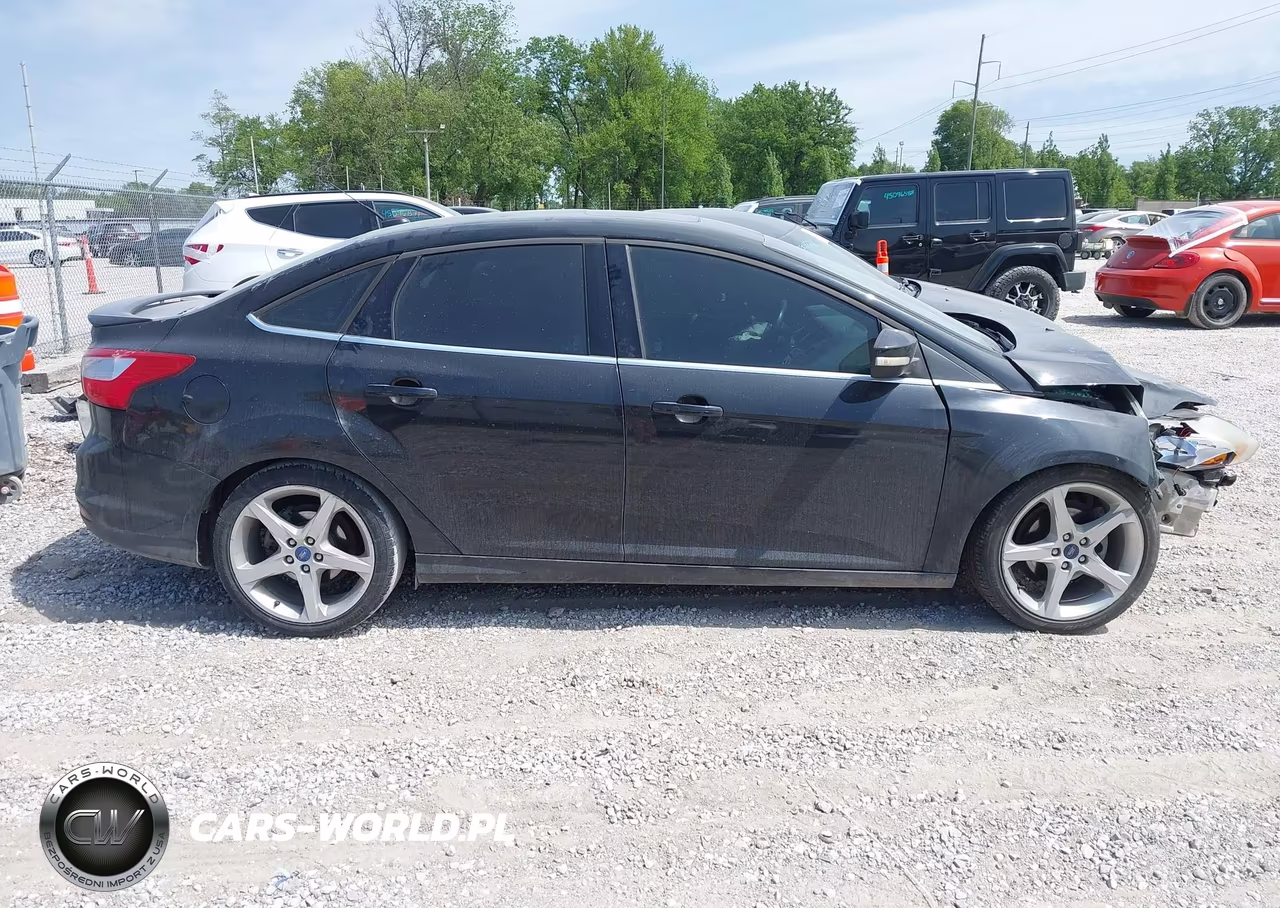 2013 Ford Focus Titanium VIN:1FADP3J29DL151069 - 14