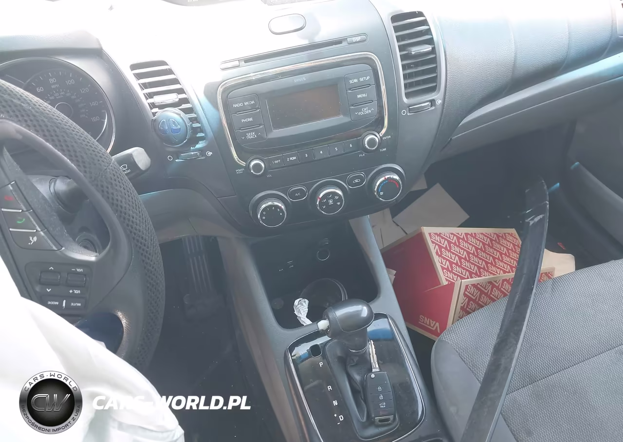 2018 Kia Forte Lx VIN:3KPFK4A70JE250046 - 11