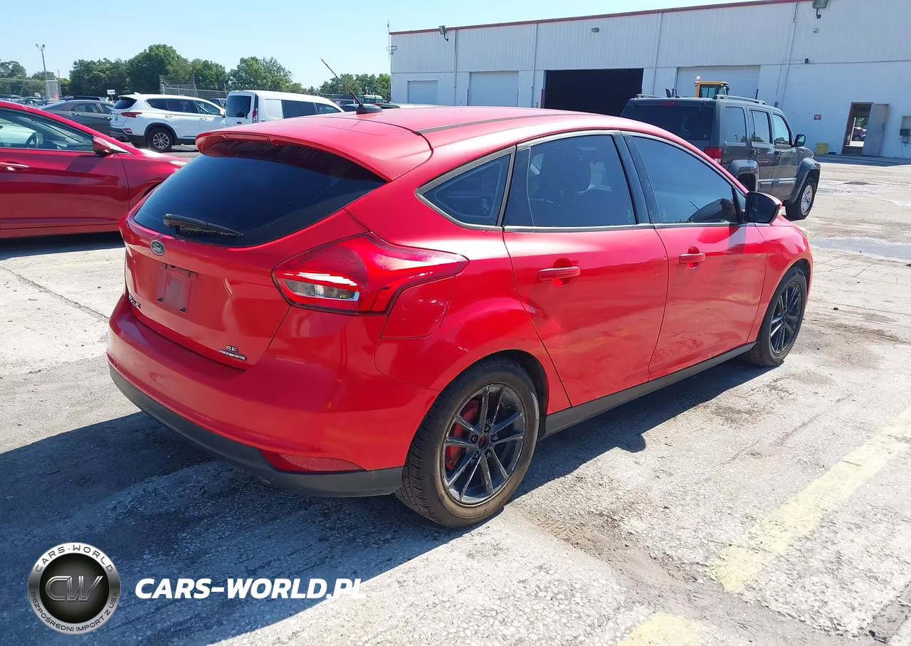 2016 Ford Focus Se VIN:1FADP3K21GL290938 - 4