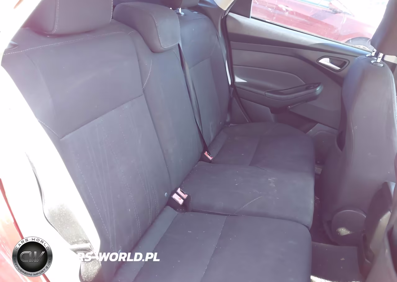 2016 Ford Focus Se VIN:1FADP3K21GL290938 - 8