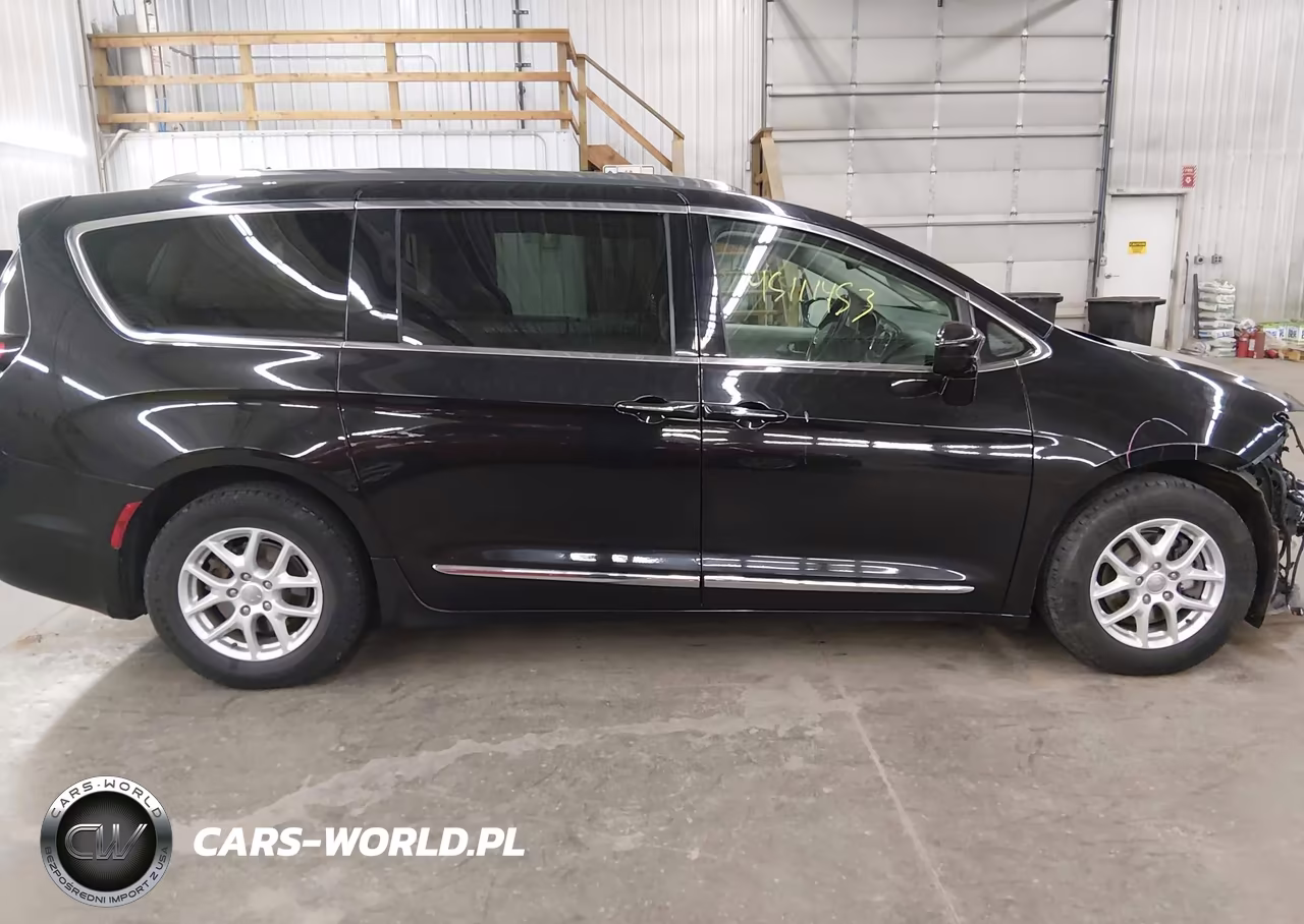 2020 Chrysler Pacifica Touring L VIN:2C4RC1BG1LR118048 - 14