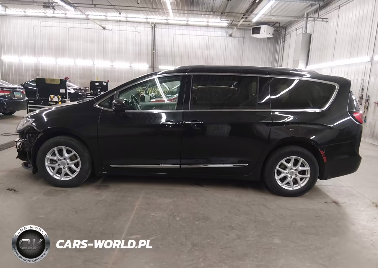 2020 Chrysler Pacifica Touring L VIN:2C4RC1BG1LR118048 - 15
